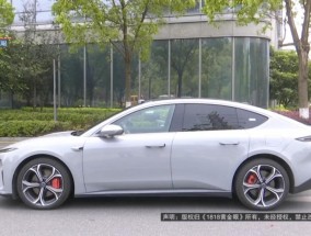 “天降”停车杆砸坏车子，责任五五开，物业：停车杆坏了也五五开一下