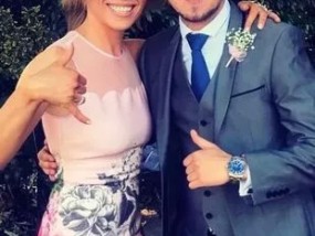 不幸的双胞胎女孩在父亲的悲剧发生几个月后死于癌症