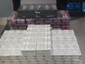 一名入境旅客行李箱机检异常，海关发布：查获香烟10400支