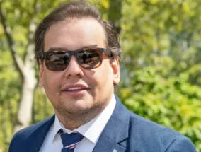 美国前众议员涉欺诈案即将宣判 曾在疫情期间窃取失业救济金