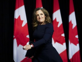 前财政部长克里斯蒂亚·弗里兰（Chrystia Freeland）正在竞选取代特鲁多成为加拿大总理