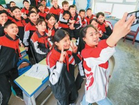 青春力量点亮边疆教育“烛火”