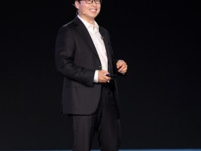 华为发布乾崑智驾ADS 4等解决方案 携手伙伴共向未来