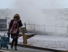 英国天气:强风和暴雨将在另一个周末席卷英国