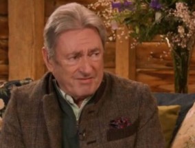 艾伦·蒂奇马什（Alan Titchmarsh）令人心碎地承认自己受到欺凌，他抽泣着说“从未告诉任何人”