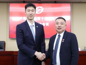 49岁刘国梁哭了！最后告别数度哽咽：拿手抹眼泪，鼻子眼睛通红