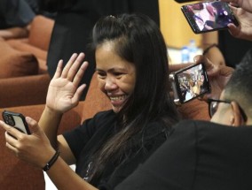 2015年，一名菲律宾人在最后一刻从印尼枪决队中获得了缓刑，她即将回国