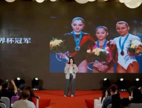 百万粉丝被一夜清空！吴柳芳首次披露直播跳舞原因：我要改命