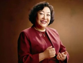 被丈夫抛弃的山东女人，靠卖饺子年入60亿